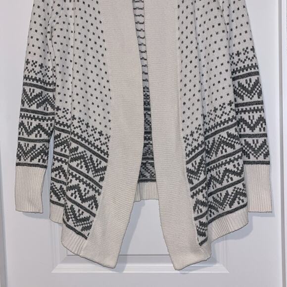 LOFT Cream and Gray Geometric Print Sweater - Picture 3 of 10